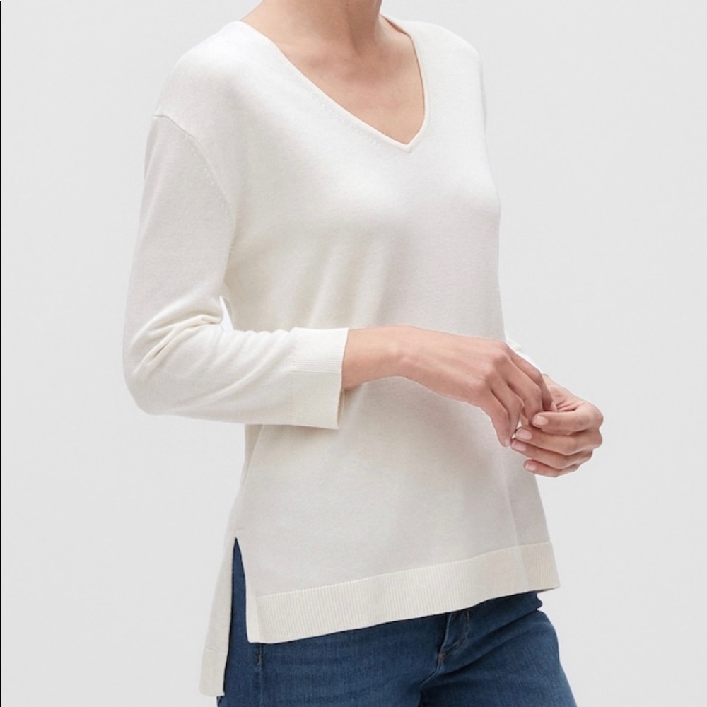 BANANA REPUBLIC brand new V-neck sweater